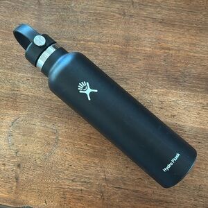 Hydro Flask 24 oz Black Water Bottle